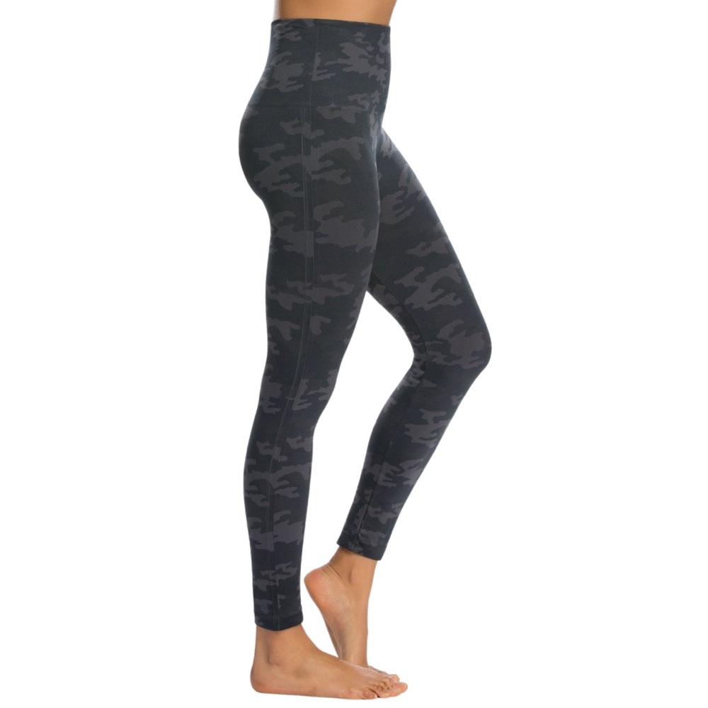 SPANX Look At Me Now Seamless Leggings Black Camo